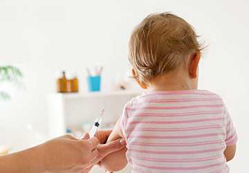 How to Navigate the World of Infant Vaccination: Essential Insights